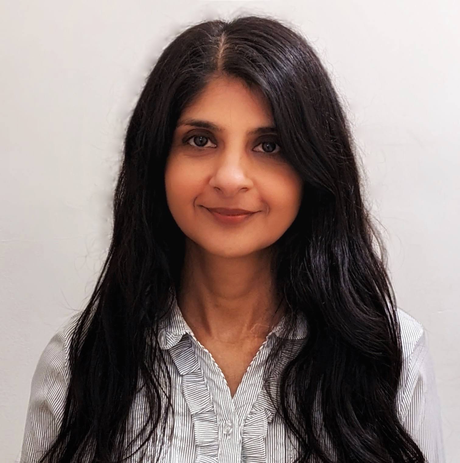 Headshot Raheema IMG_2920
